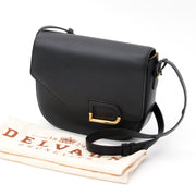 Looking for an authentic black leather shoulder bag from Delvaux? Labellov offers a wide variety of new and secondhand luxurious goods such as handbags, jewelry, clothing, shoes,... Visit the online webshop for a safe and secure online shopping exprience.