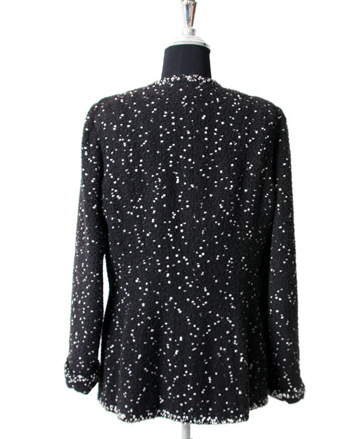 Chanel Black Dotted Tweed Jacket tweedehands authentiek veilig online shoppen winkelen webshop Antwerpen België LabelLOV mode stijl luxe luxemerken designer ontwerpers jasjes vesten vest