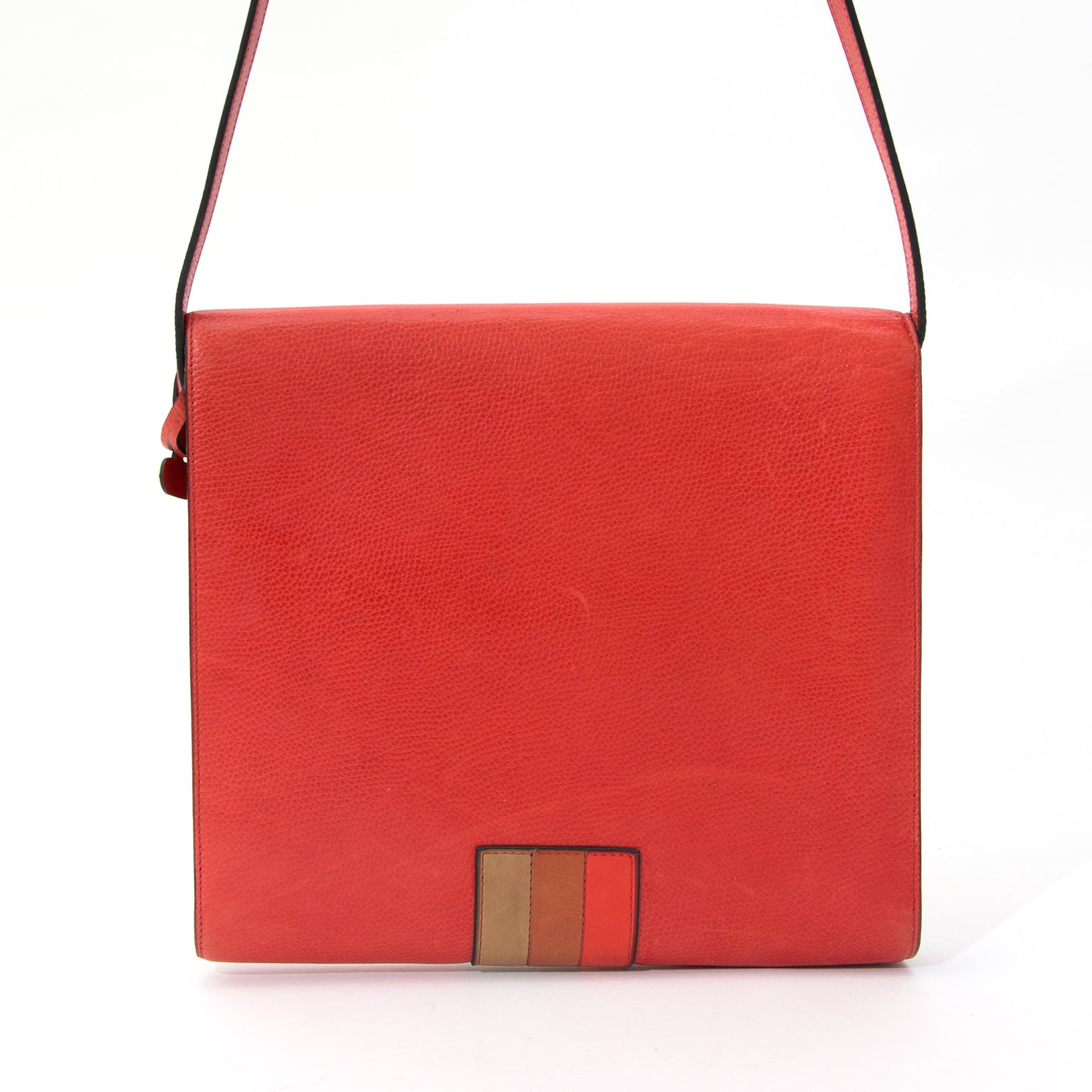 acheter secure 100% authentic Vintage Delvaux Shoulder Flap Bag Brick Red. Labellov provides a platform to buy and sell preloved secondhand luxury designer goods.