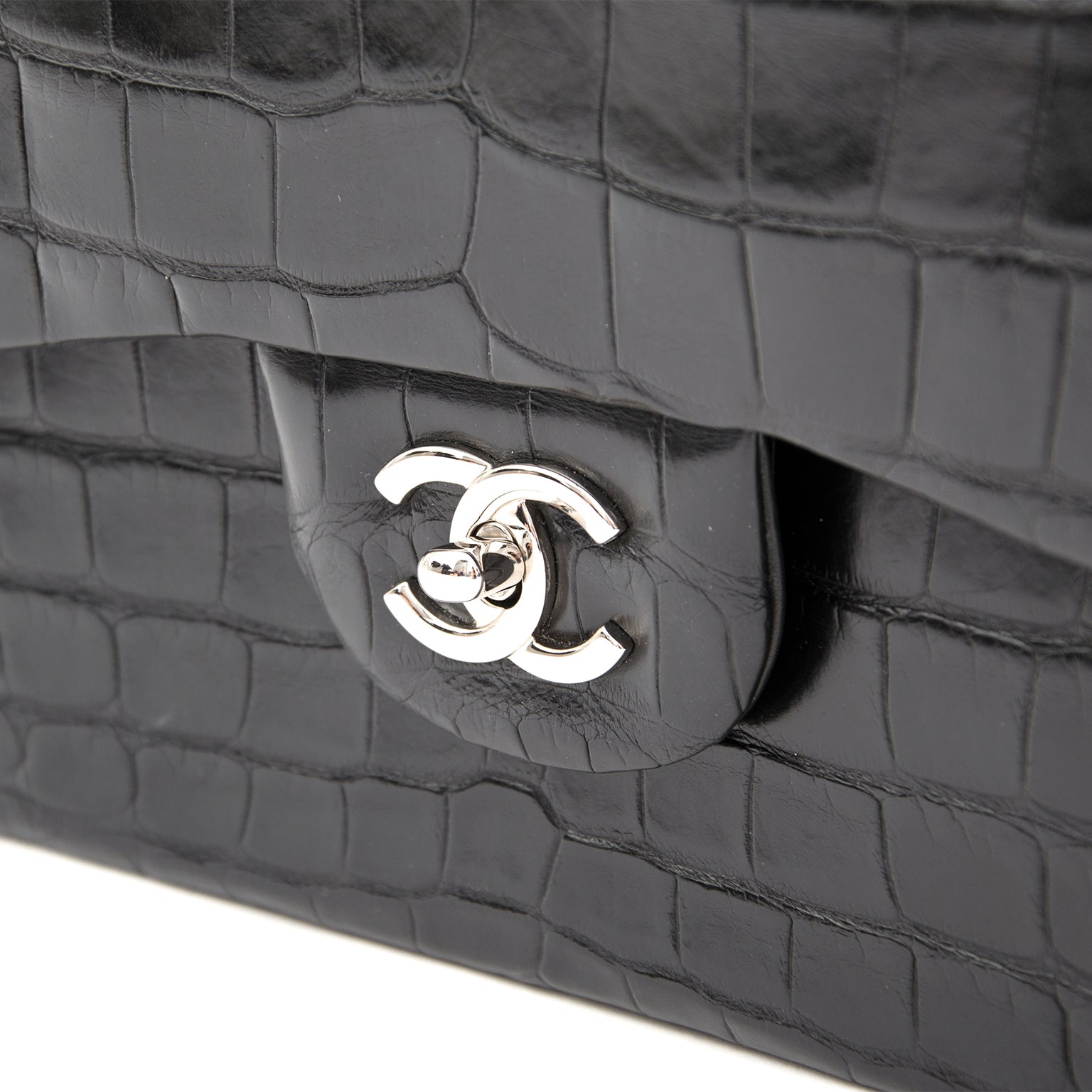 Chanel Alligator Jumbo Double Flap Black like new comes with box, dustbag , invoice, 100% authentic
