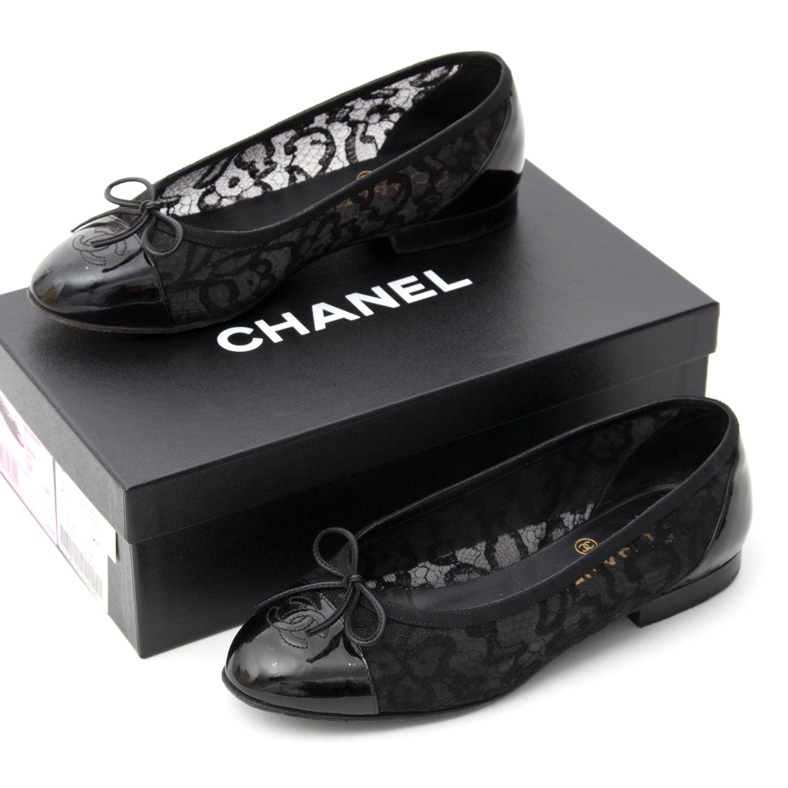Chanel Lace Ballet Flats. Veilig winkelen tegen de juiste prijs bij LabelLOV tweedehands designer webshop.