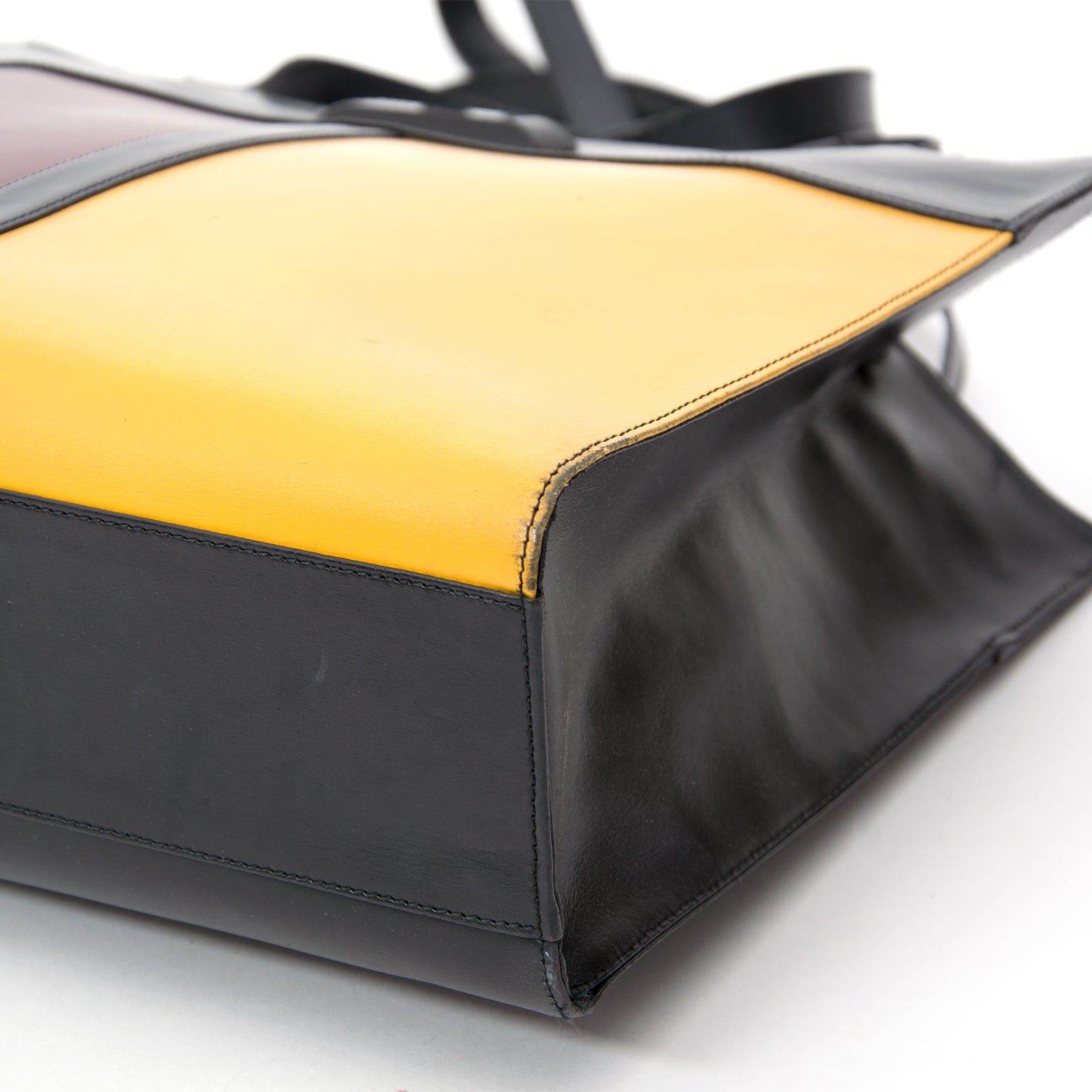 Prachtige YSL colorblocking handtas, Koop het bij Labellov een platform voor vintage tassen met de juiste prijs
