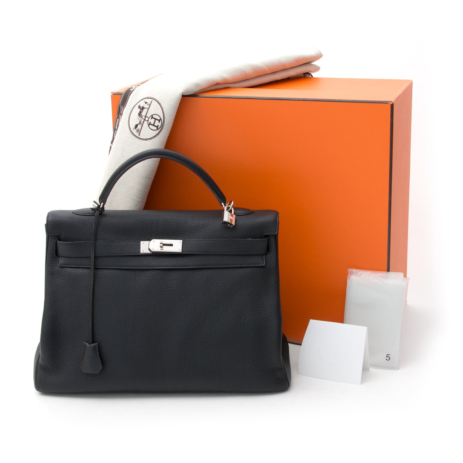 koop veilig online aan de beste prijs tweedehands buy safe online secondhand designer secondhand Hermesskip the waiting list buy safe online 100% authentic designer Hermes Kelly Black 40 PHW Clemence Taurillon Kelly Black 40 PHW Clemence Taurillon