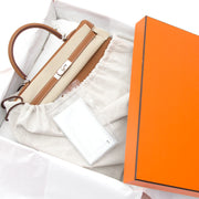 BRAND NEW Hermès Kelly Bag Togo Gold PHW. Acheter en ligne comme neuf Hermes Kelly bag. Koop veilig online net als nieuw 100% authentieke Hermes Kelly bag with strap.