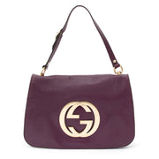 Preowned Gucci Gold CG Monogram Aubergine Flap Bag. Labellov provides a platform to buy and sell preloved secondhand luxury designer goods. Labellov biedt een platform voor het kopen en verkopen van authentieke tweedehands luxe tassen.