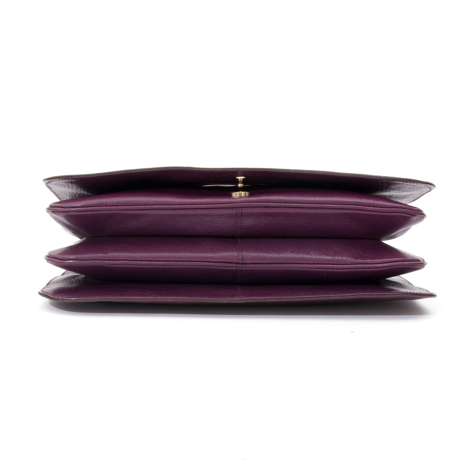 Gucci Gold CG Monogram Aubergine Flap Bag Labellov biedt een ruime selectie aan nieuwe en tweedehands luxe handtassen met de juiste prijs. Bezoek de online platform voor een veilige en betrouwbare winkelervaring.