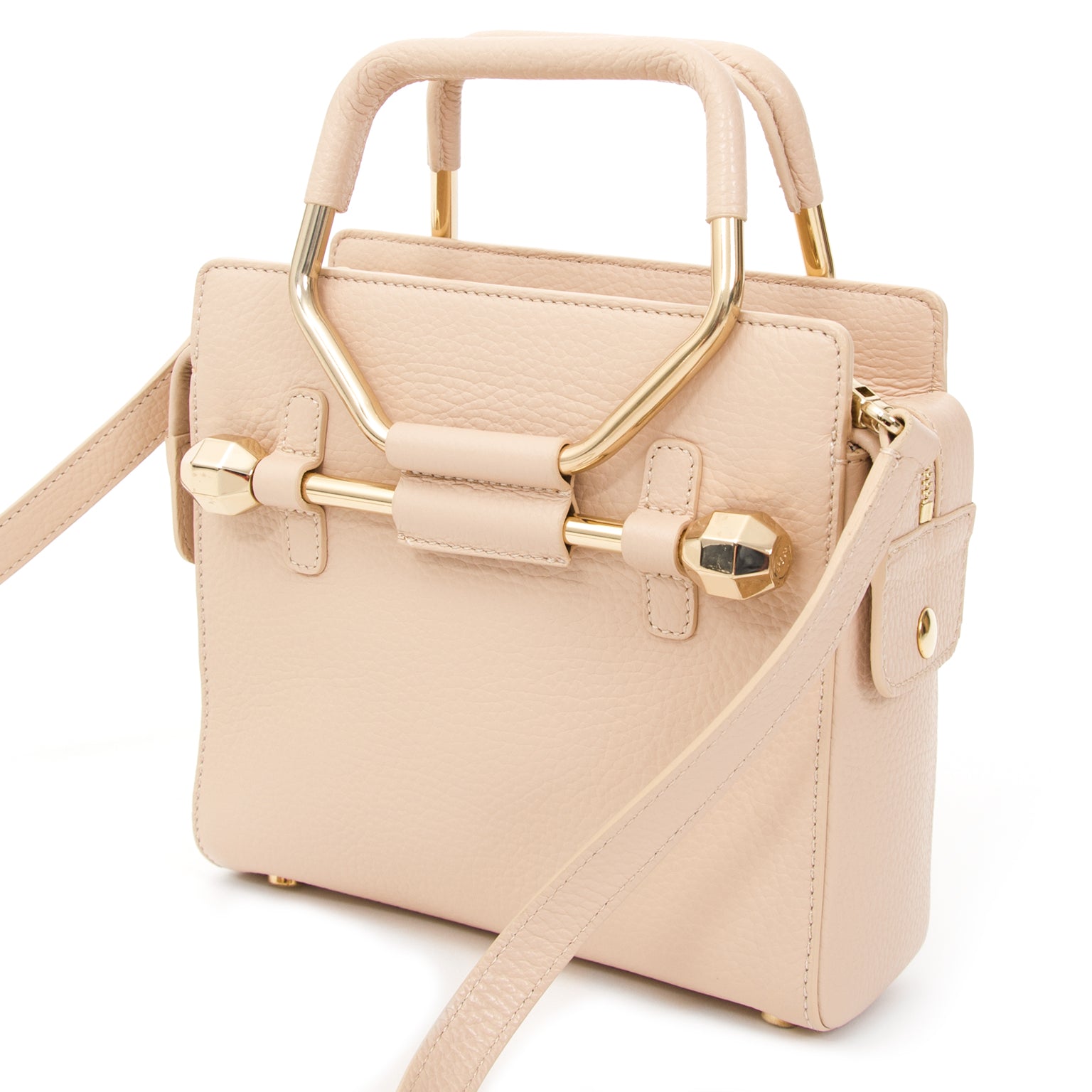 Koop en verkoop online tweedehands designer goederen, handtassen, mode.