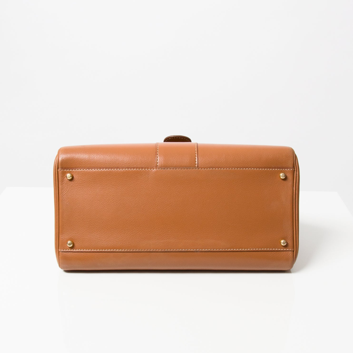 Delvaux Cognac Brillant MM Bag. Buy authentic designer vintage Delvaux bags. LabelLOV webshop safe and secure online shopping