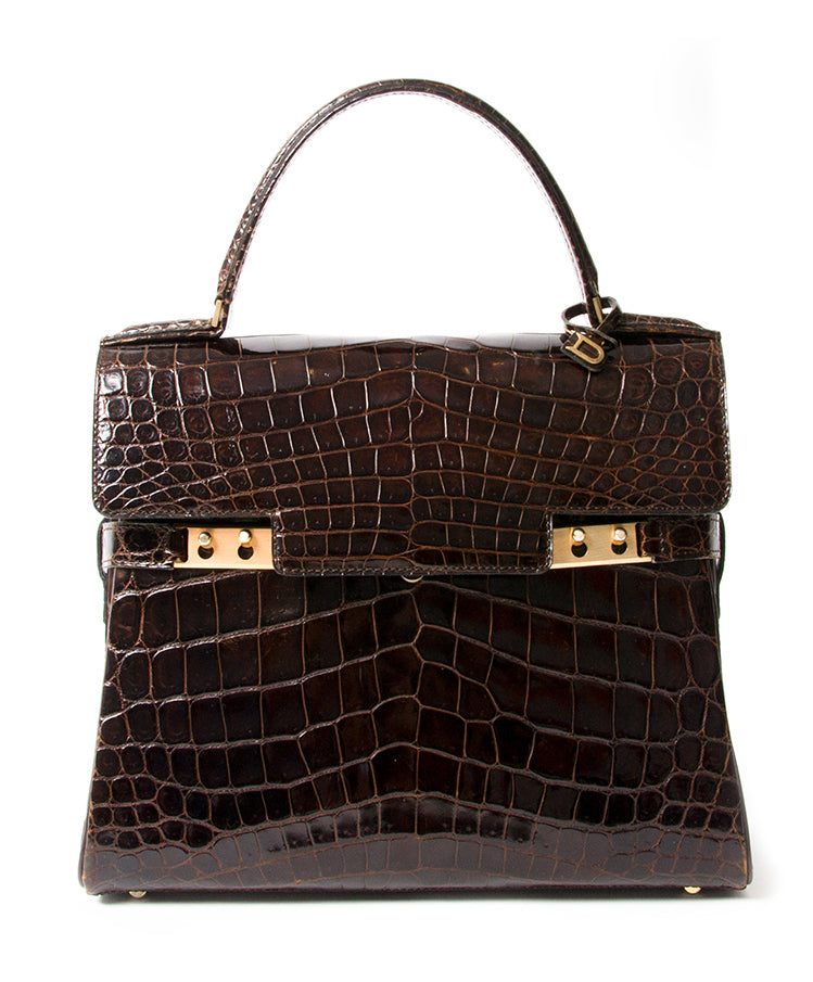 Delvaux Black 'Cerceau' Jumping Backpack. Buy authentic secondhand designer bags at the right price at LabelLOV vintage webshop. Safe and secure online shopping. Koop authentieke tweedehands designer tassen bij LabelLOV webwinkel.