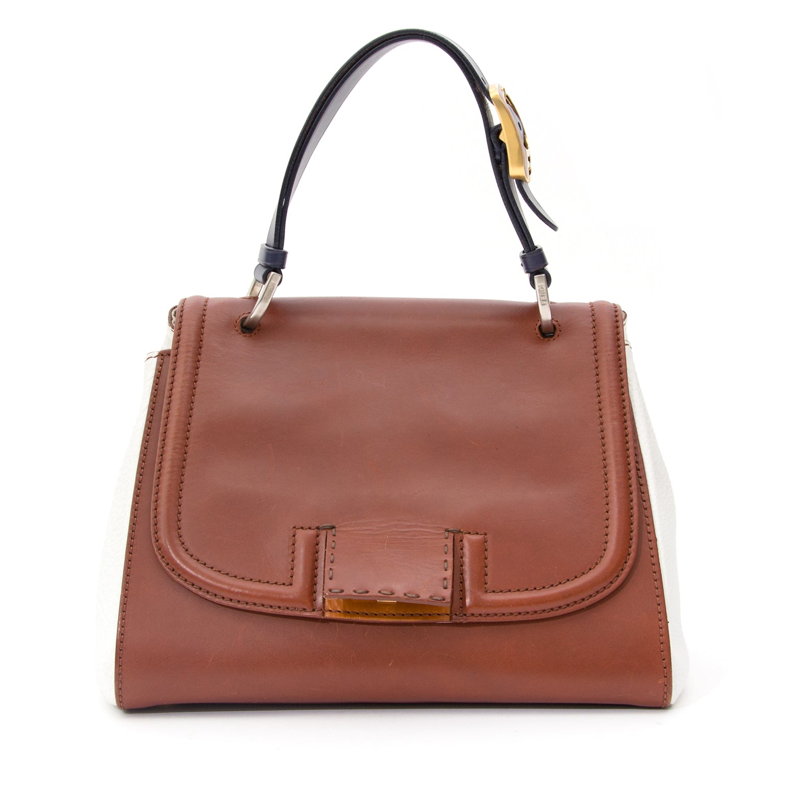 Preowned Fendi Structured Top Handle Bag Color Block. Labellov provides a platform to buy and sell preloved secondhand luxury designer goods. Labellov biedt een platform voor het kopen en verkopen van authentieke tweedehands luxe tassen.