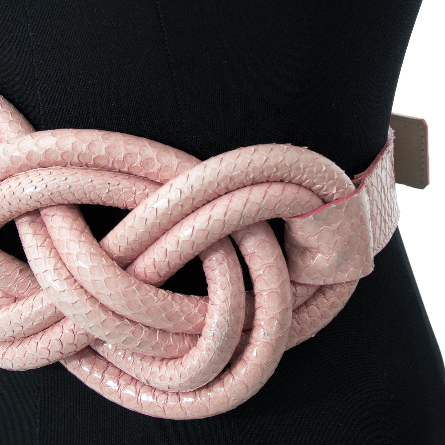 Givenchy Leather Twisted Belt Pink. Koop tweedehands Givenchy items bij LabelLOV tegen de juiste prijs!