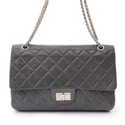 Preowned authentic Chanel 2.55 Quilted Lambskin Classic Flap Bag. Labellov provides a platform to buy and sell preloved secondhand luxury designer goods. Labellov biedt een platform voor het kopen en verkopen van authentieke tweedehands luxe tassen.