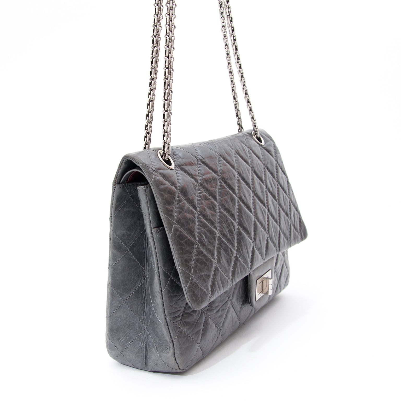 Chanel 2.55 Quilted Lambskin Classic Flap Bag Voor designer merken zoals Louis Vuitton, Hermes, Chanel, Delvaux en anderen bezoek de online platform Labellov. De website biedt een veilige en betrouwbare platform voor het kopen en verkopen van nieuwe en tw