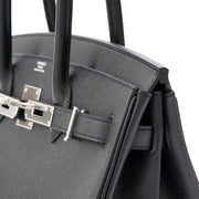 Vintage Authentic NEW Hermès Birkin Black PHW 32. Buy authentic secondhand Hermès bags at the right price at LabelLOV vintage webshop. Safe and secure online shopping. Koop authentieke tweedehands Hermès tassen aan de juiste prijs bij LabelLOV webshop.