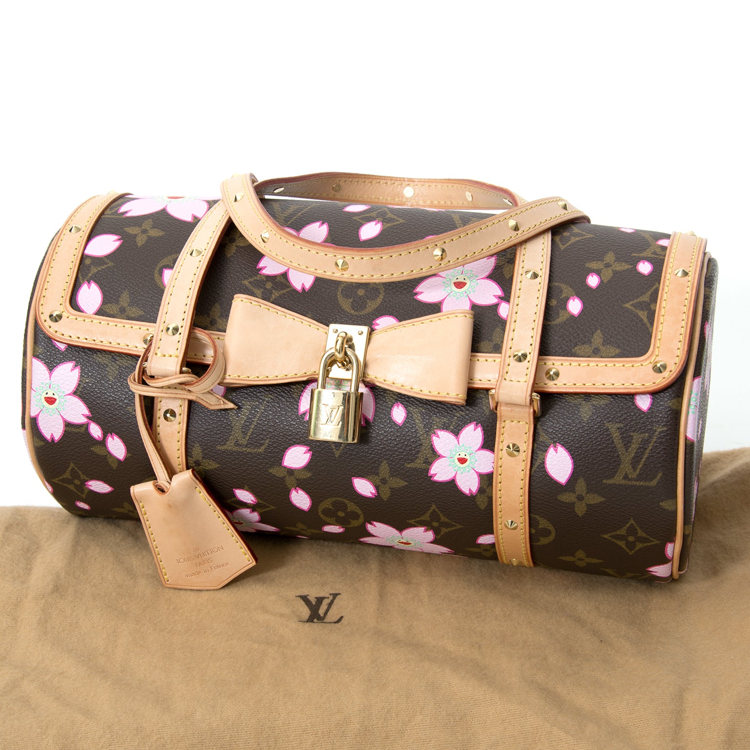 Buy safe online secondhand designer Louis Vuitton Takashi Murakami Cherry Blossom Papillon like new best price . acheter en ligne pour le meilleur prix sac a main Louis Vuitton Takashi Murakami Cherry Blossom Papillon comme neuf.