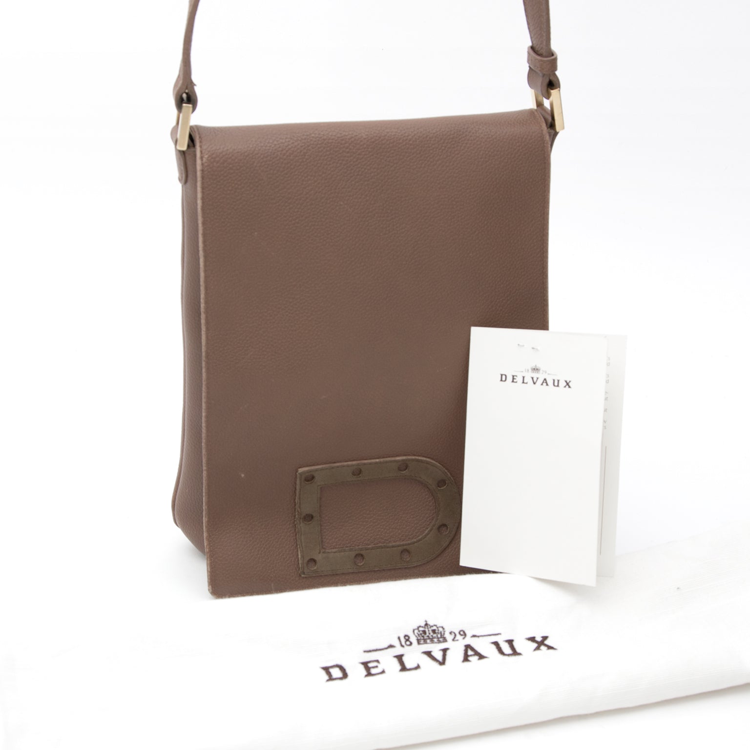 Tweedehands Delvaux Louise Baudrier PM Cross Body Bag. Labellov provides a platform to buy and sell preloved secondhand luxury designer goods. Koop en verkoop deisgner fashion en items online.