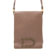 Delvaux Louise PM bag. Labellov provides a platform to buy and sell preloved secondhand luxury designer goods. Koop en verkoop deisgner fashion en items online.