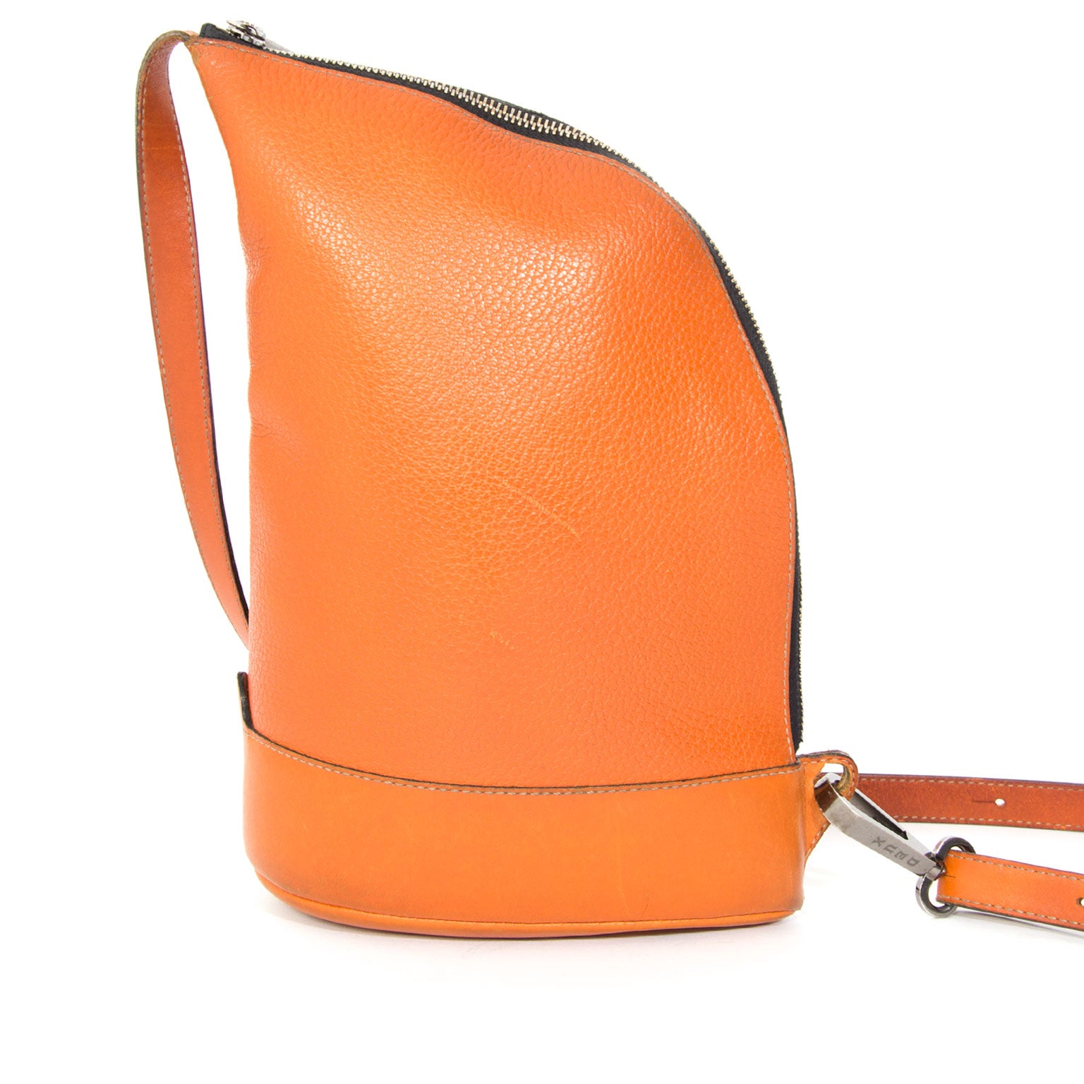 Koop authentieke tweedehands Delvaux tassen met de juiste prijs bij LabelLOVDelvaux Deux Le Vingt-Six Tangerine