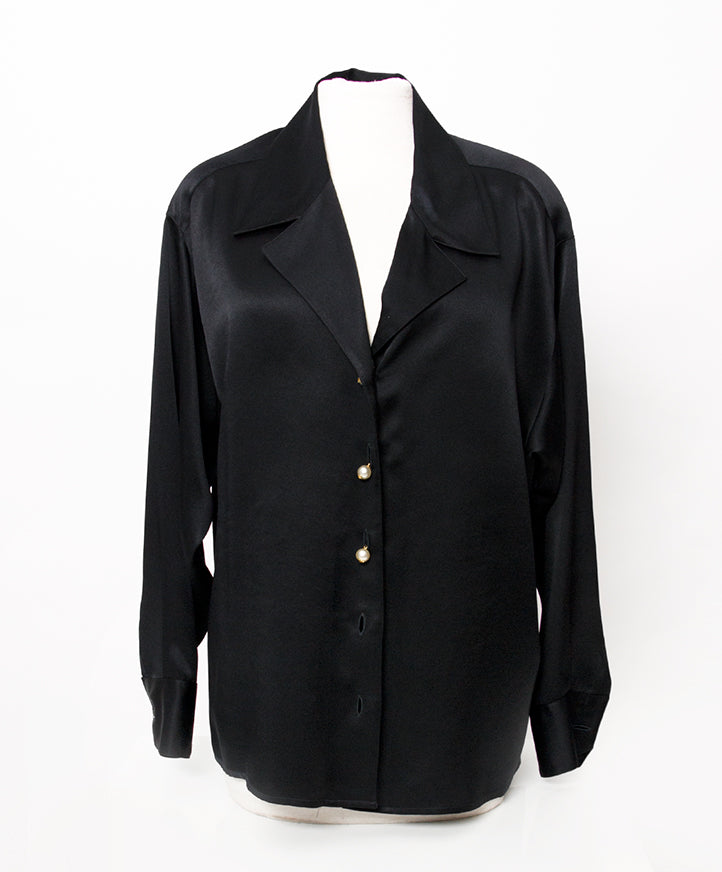 Authentic secondhand black silk Chanel blouse faux pearl buttons right price safe secure online shopping labellov designer vintage webshop luxury brands Antwerp fashion shopping Belgium