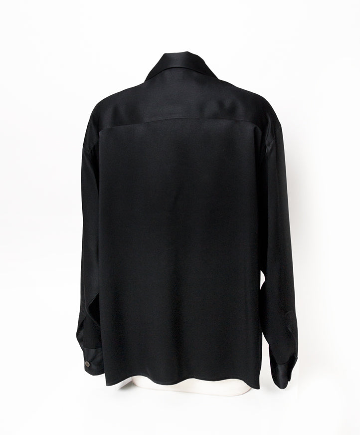 Authentieke tweedehands zwart zijden Chanel blouse bloes parel knopen juiste prijs veilig online winkelen webshop labellov designer vintage Antwerpen shopping fashion mode België luxe merken