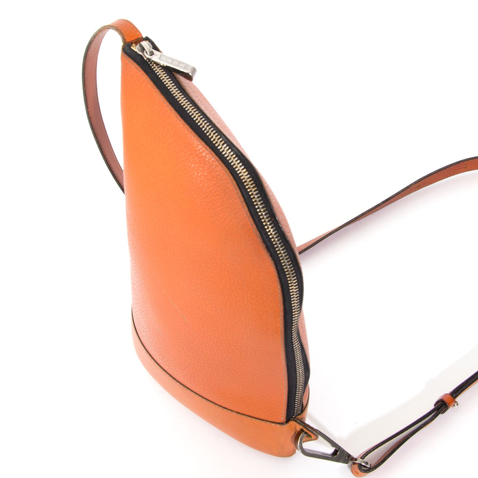 Delvaux Deux Le Vingt-Six Tangerine Buy authentic secondhand Delvaux bags at the right price at LabelLOV vintage webshop.