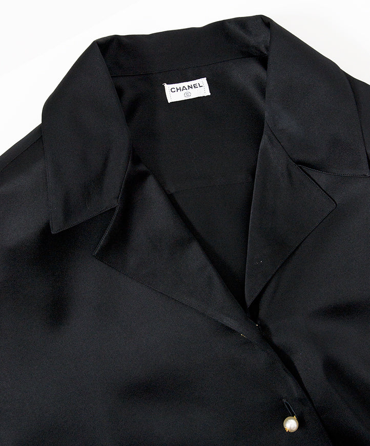 Chemise noir soie Chanel occasion seconde main authentique prix correct designer vintage webshop en ligne labellov Anvers marques de luxe Belgique faire du shopping fashion mode
