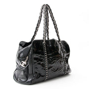 Preowned Chanel Patent Luxe Ligne Tota Bag. Authentic secondhand designer bags at LabelLOV webshop. Safe and secure luxury vintage shoppen. Tweedehands luxe merken online aan de juiste prijs.