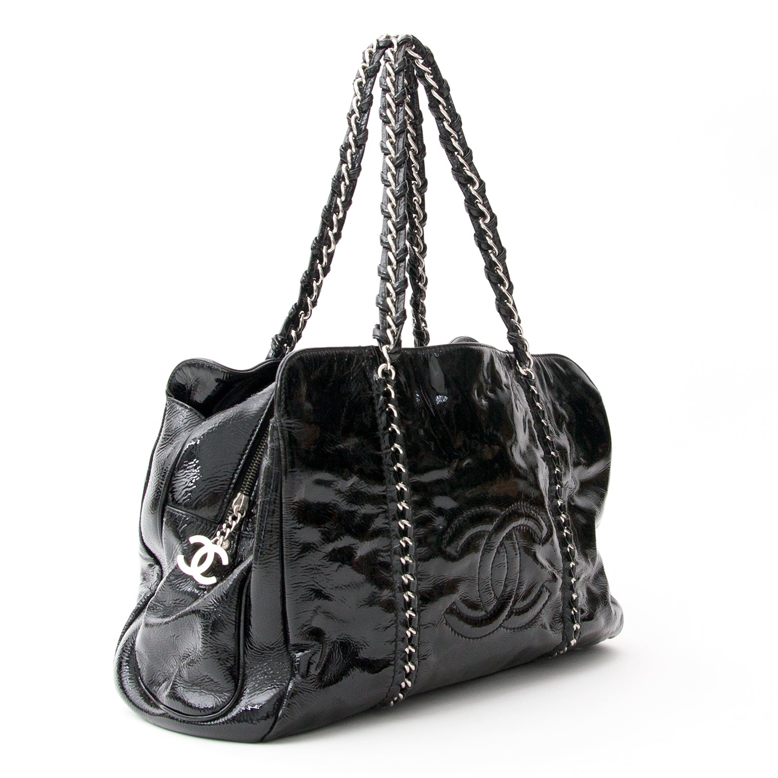 Preowned Chanel Patent Luxe Ligne Tota Bag. Authentic secondhand designer bags at LabelLOV webshop. Safe and secure luxury vintage shoppen. Tweedehands luxe merken online aan de juiste prijs.