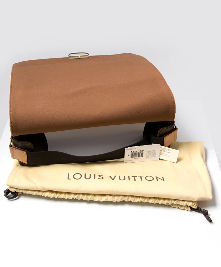 buy safe online second hand designer vintage Louis Vuitton messenger bag at the best price