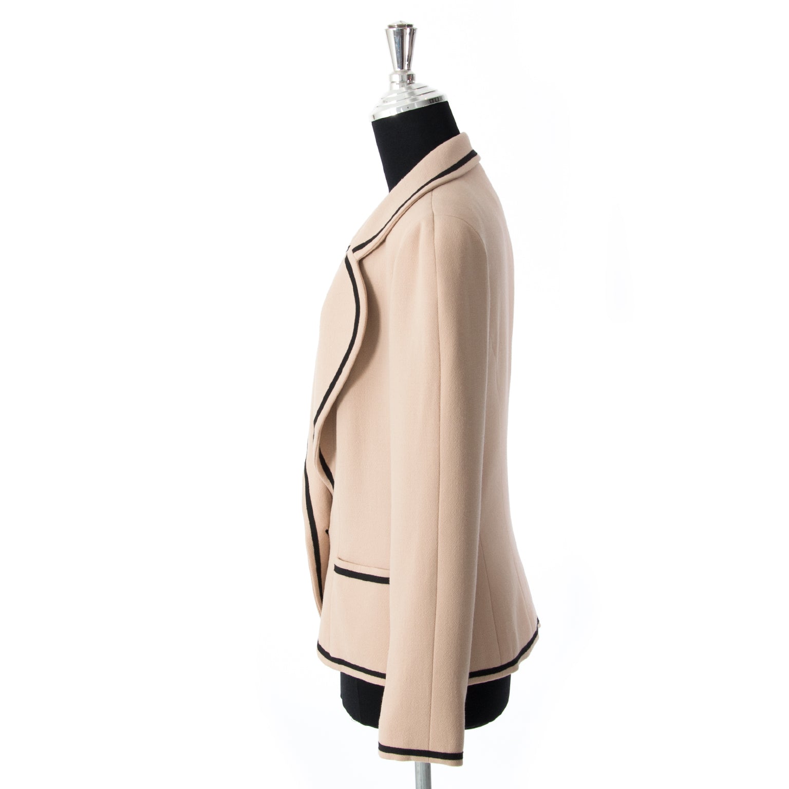 vintage chanel blazer for the best price online webshop Labellov worldwide shipping webshop labellov