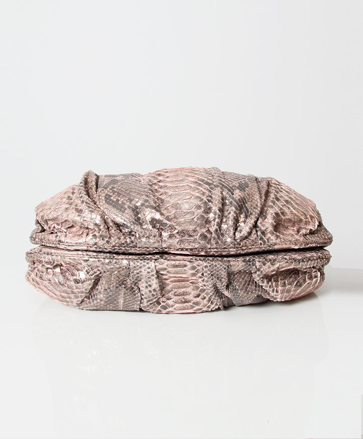 Buy authentic secondhand Zagliani bags at the right price at LabelLOV vintage webshop. Safe and secure online shopping. Koop authentieke tweedehands designer tassen bij LabelLOV.