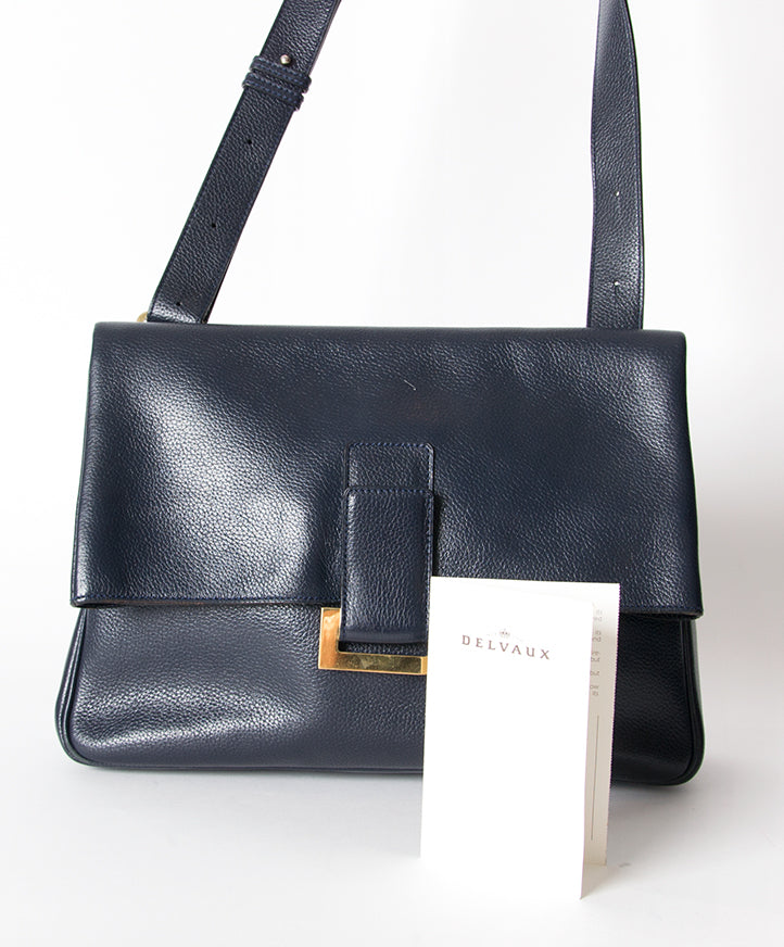 Delvaux Bag Buy authentic secondhand at the right price at LabelLOV vintage webshop. Safe and secure online shopping. Koop authentieke tweedehandsmerken tegen de juiste prijs op LabelLOV