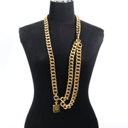 This Chanel Gold chain belt with parfum charm will make any outfit complete. achete en ligne accessoire authentiques chanel ceinture en or