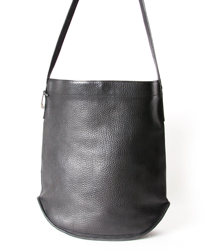 Delvaux Buy authentic secondhand Delvaux at the right price at LabelLOV vintage webshop. Safe and secure online shopping. Koop authentieke tweedehandsmerken tegen de juiste prijs op LabelLOV