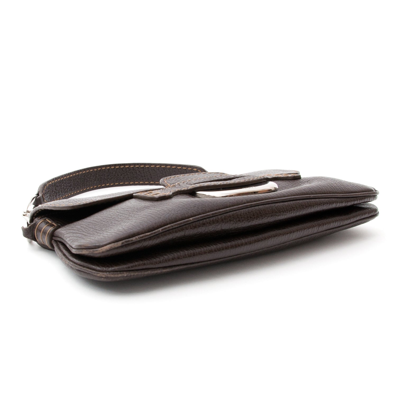 Tod's Brown Shoulder Bag, For more vintage preloved or new luxury handbags, visit Labellov. The online platform offers a wide selection of designer brands for the right price.