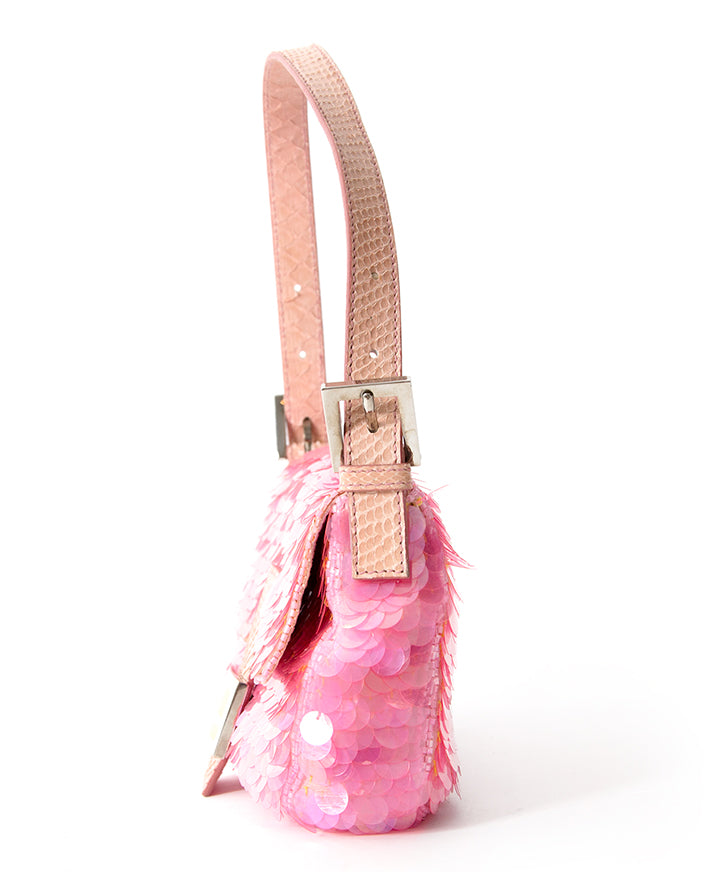 Fendi Baguette Bag Buy authentic secondhand at the right price at LabelLOV vintage webshop. Safe and secure online shopping. Koop authentieke tweedehandsmerken tegen de juiste prijs op LabelLOV