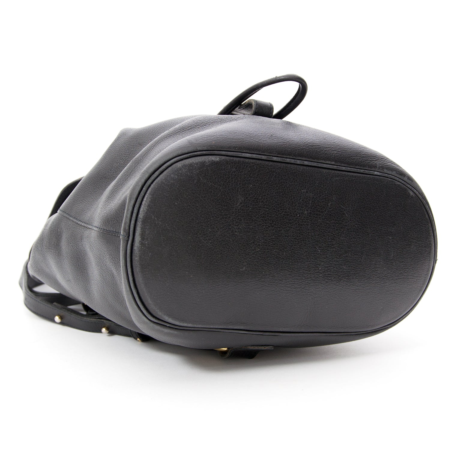 Buy the Delvaux black leather backpack on Labellov