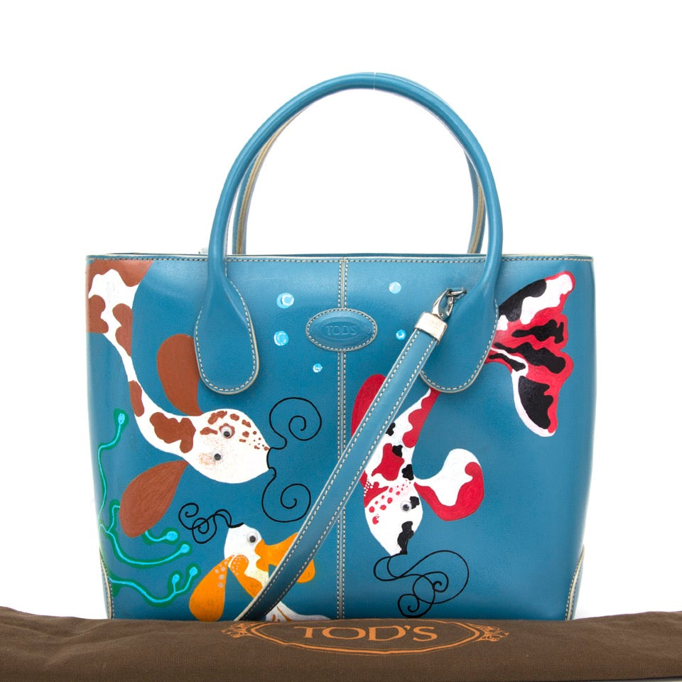 in perfecte condition net als nieuw Tod’s Sky blue Top handle bag with Painted Fish detail webshop en boetiek www.labellov.Com Antwerpen