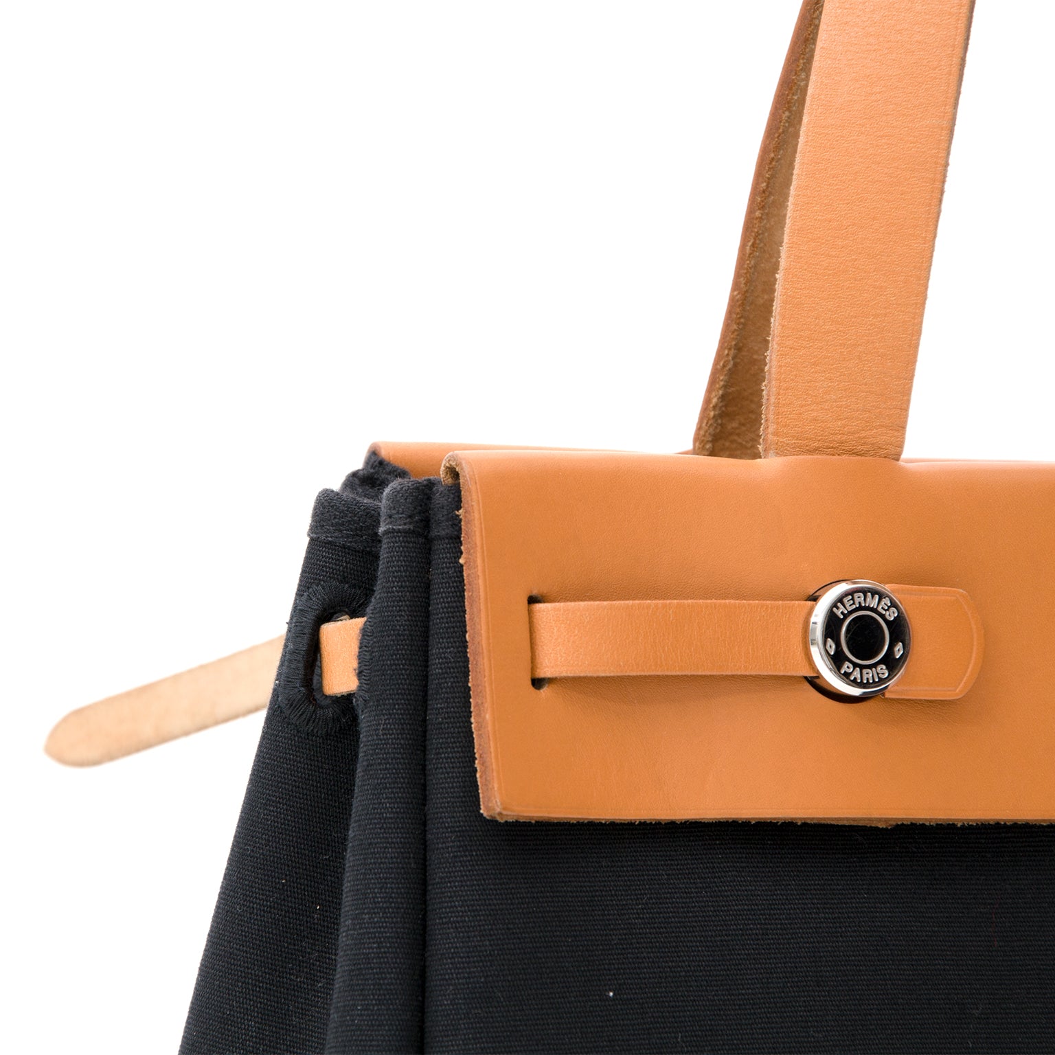 Hèrmes Black Herbag ZIp with Beige Canvas, For designer brands such as Louis Vuitton, Hermes, Chanel, Delvaux and many more, visit the online platform Labellov. The website offers a safe and secure platform to sell and buy new or preloved luxurious bags.