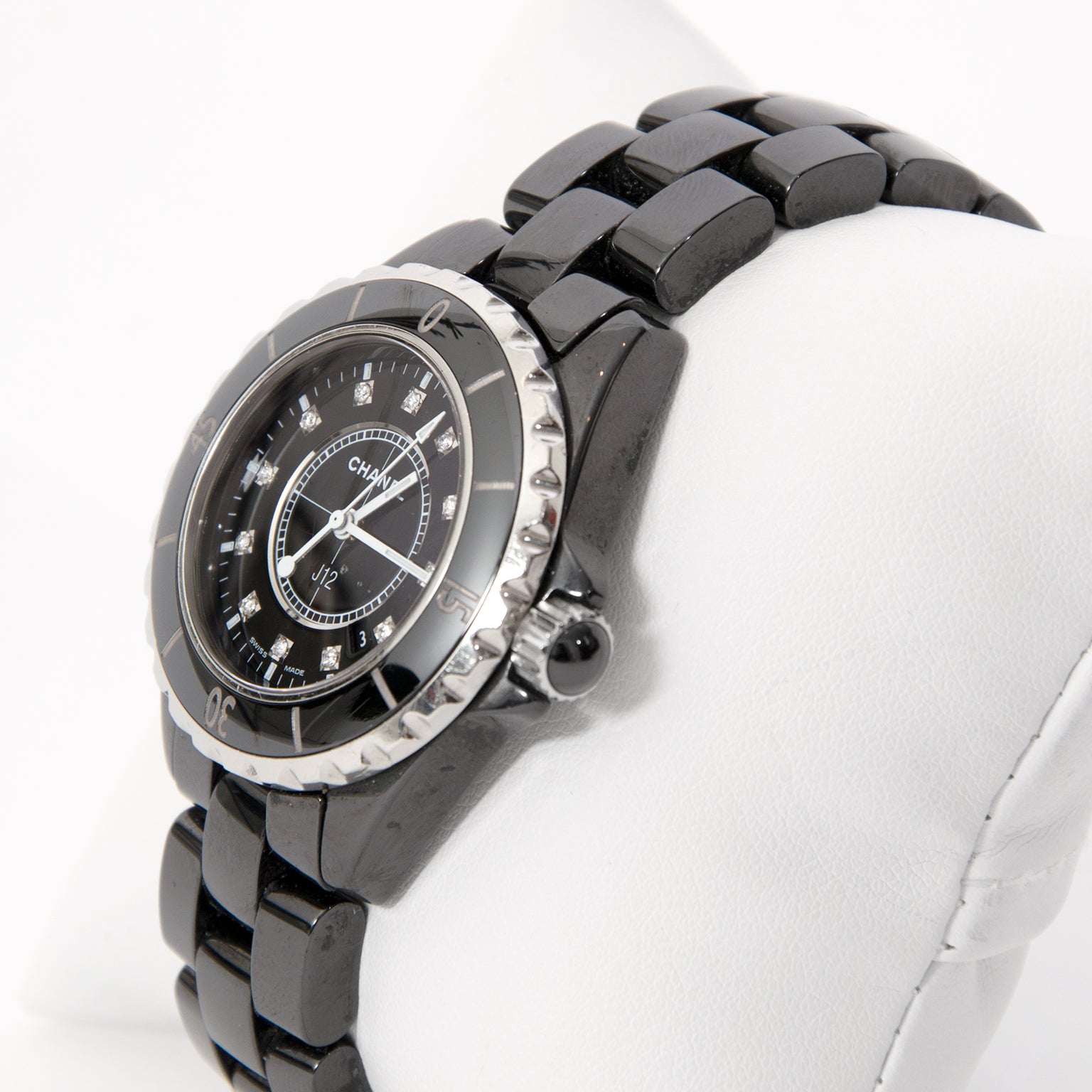 Preowned Chanel J-12 H1625 Black Womens Watch. Buy online or in the Labellov Boutique Antwerp, Belgium. Labellov is een tweedehands winkel in Antwerpen, België. Seconde main et occasion vintage boutique a Anvers, Belgique.
