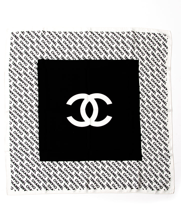 koop veilig authentiek tweedehands luxe handtassen en foulards Chanel aan de beste prijs online webshop Labellov