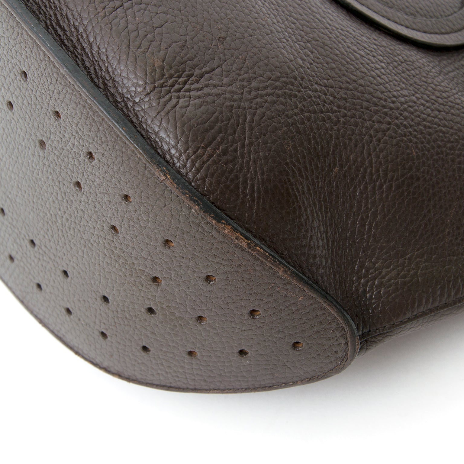Vintage Delvaux Black Le Pin MM Brun. Acheter en ligne seconde main sac a main delvaux le pin en crui brun. Shop preowned Delvuax bags online at www.labellov.com.
