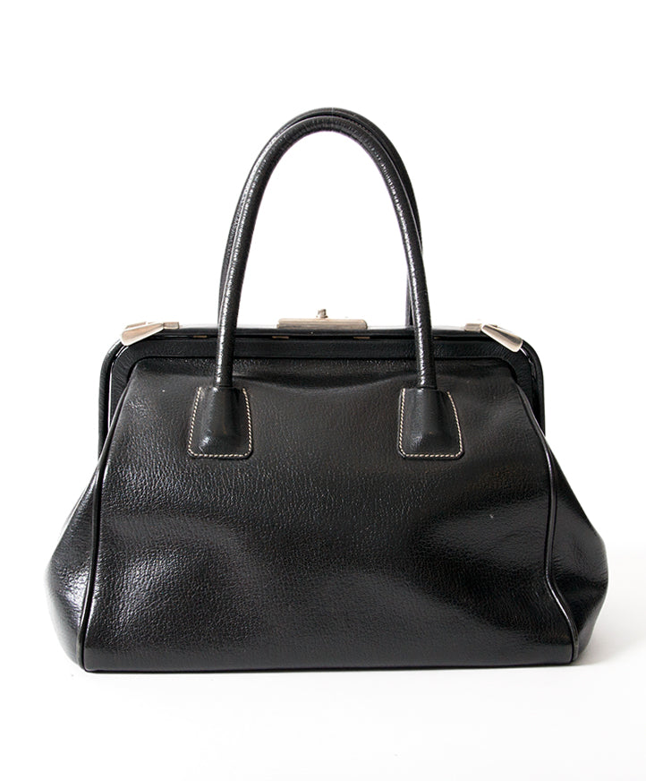 Prada Doctors Bag Black Shop authentic second hand vintage designer fashion, bags, accessories by top luxury brands. Buy online or in the Labellov Boutique Antwerp, Belgium. Labellov is een tweedehands winkel in Antwerpen, België. Seconde main et occas