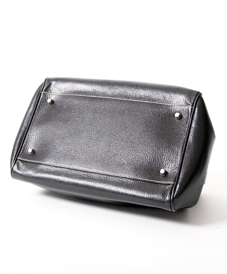 Prada Doctors Bag Black Shop authentic second hand vintage designer fashion, bags, accessories by top luxury brands. Buy online or in the Labellov Boutique Antwerp, Belgium. Labellov is een tweedehands winkel in Antwerpen, België. Seconde main et occas