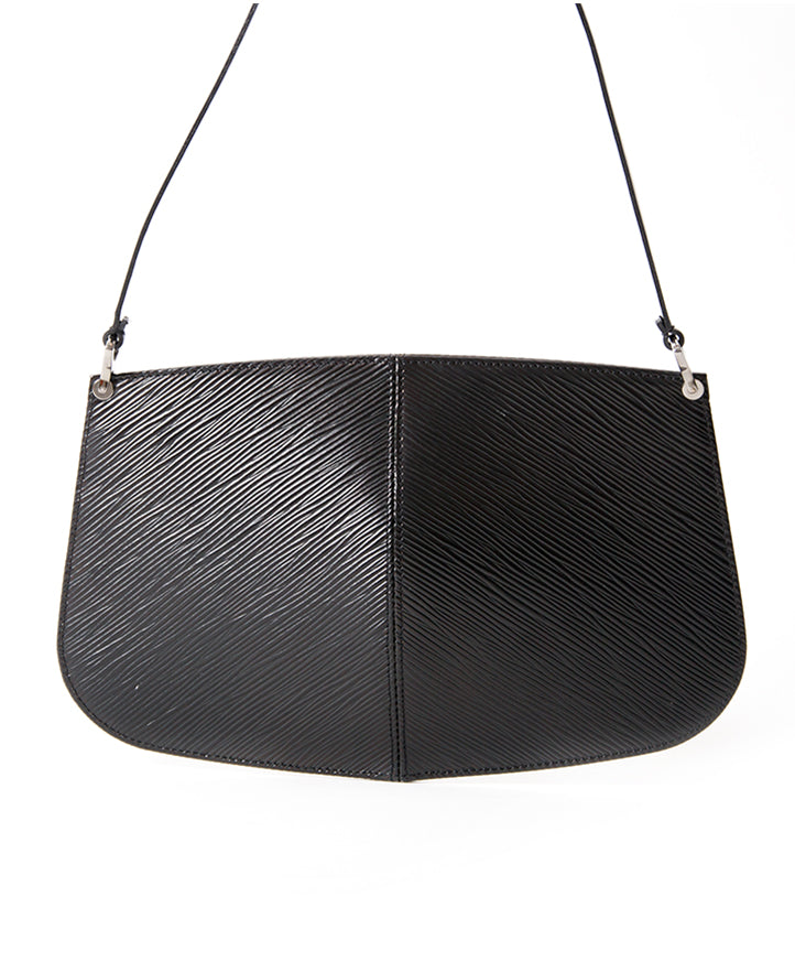 Louis Vuitton Black Epi 'Demi Lune' Pochette seconde main authentique shopping en ligne webshop en vogue mode style LabelLOV Anvers Belgique marques luxe designer