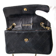 Chanel Vintage Small Quilted Black Flap Bag tweedehands authentiek veilig online shoppen winkelen mode stijl LabelLOV Antwerpen België designer ontwerper luxe luxemerken