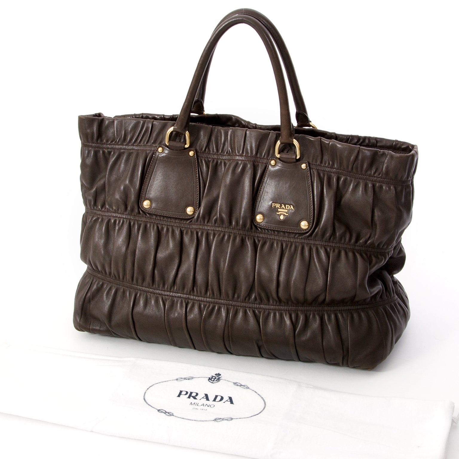 Prada Brown Gaufre Bag, bezoek Labellov voor meer tweedehands luxe handtassen met de juiste prijs