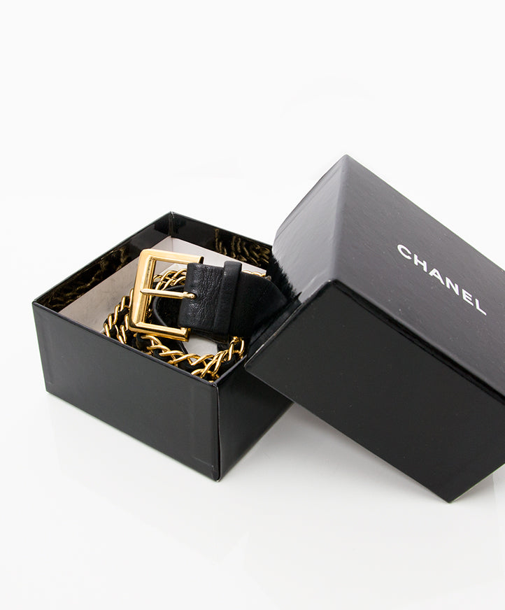 Ceinture cuir noir chaine or Chanel seconde main occasion authentique prix correct labellov vintage webshop en ligne online designer marques de luxe mode shopping Anvers Belgique