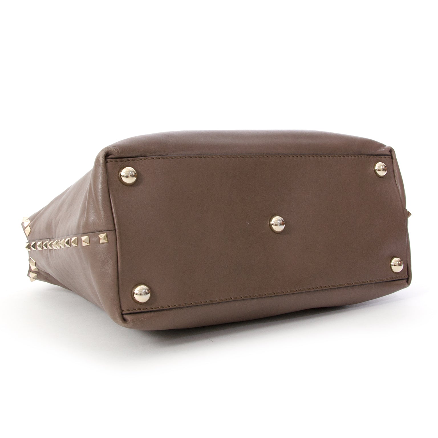 Valentino Taupe Rockstud Dome Bag, Labellov is een online platform voor tweedehands luxe goederen met de juiste prijs