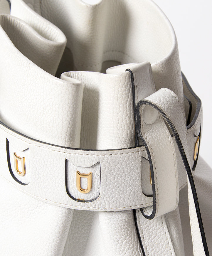 Delvaux Off White 'Calicot' Bucket Bag tweedehands authentiek veilig online shoppen winkelen mode stijl LabelLOV Antwerpen België designer ontwerper luxe luxemerken